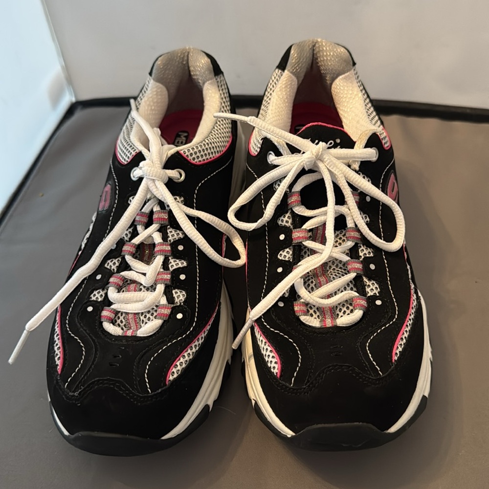 Skechers D Lites Black and Pink Sneakers with White‎ Trim size 7 - Picture 3 of 9